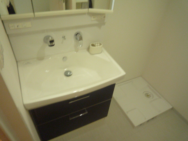 Washroom. It is a wide basin Dresser! It is enough breadth also dressing room! 