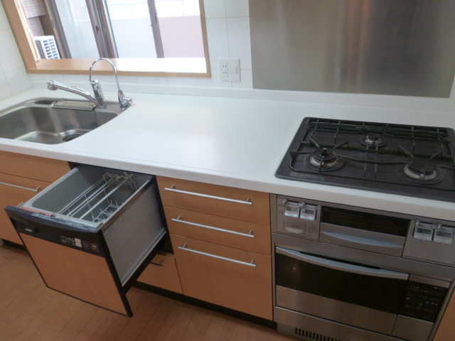 Kitchen. 3-neck Kitchen, Dishwasher ☆ 