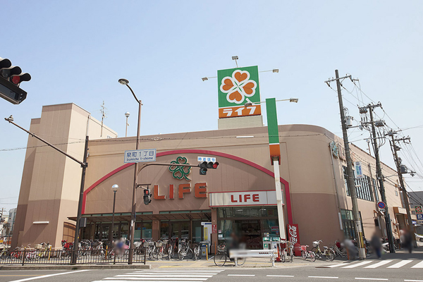Surrounding environment. Life Suita Izumimachi store (1-minute walk ・ adjacent)