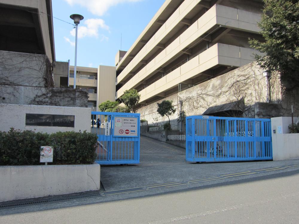 Primary school. 1136m to Suita City Katayama Elementary School