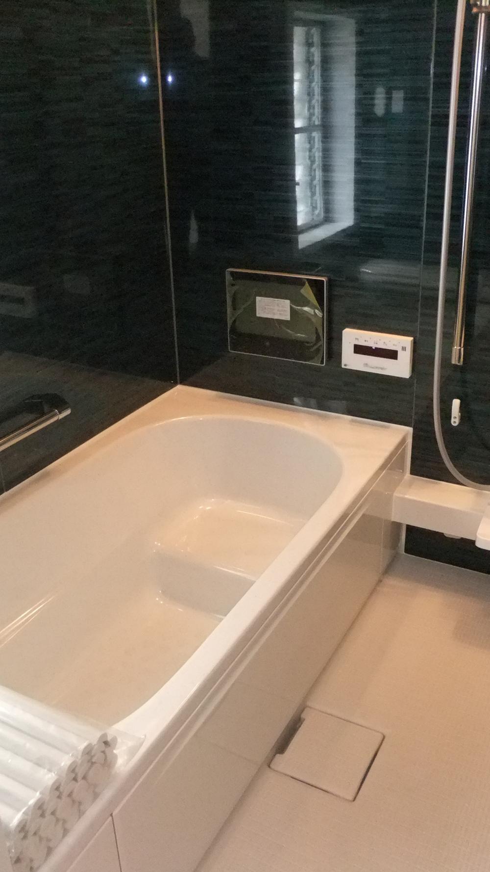 Bathroom. Bathroom TV is a standard specification! Please enjoy your bath time and relax. Also me toward the bath even in the middle of the TV children!
