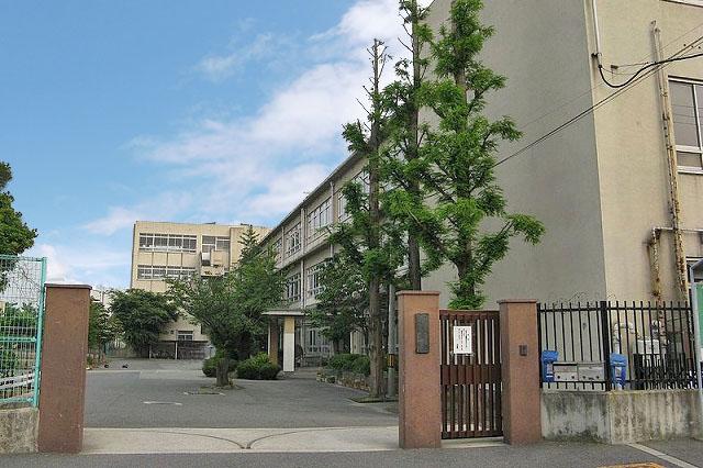 Junior high school. Kominami until junior high school 450m