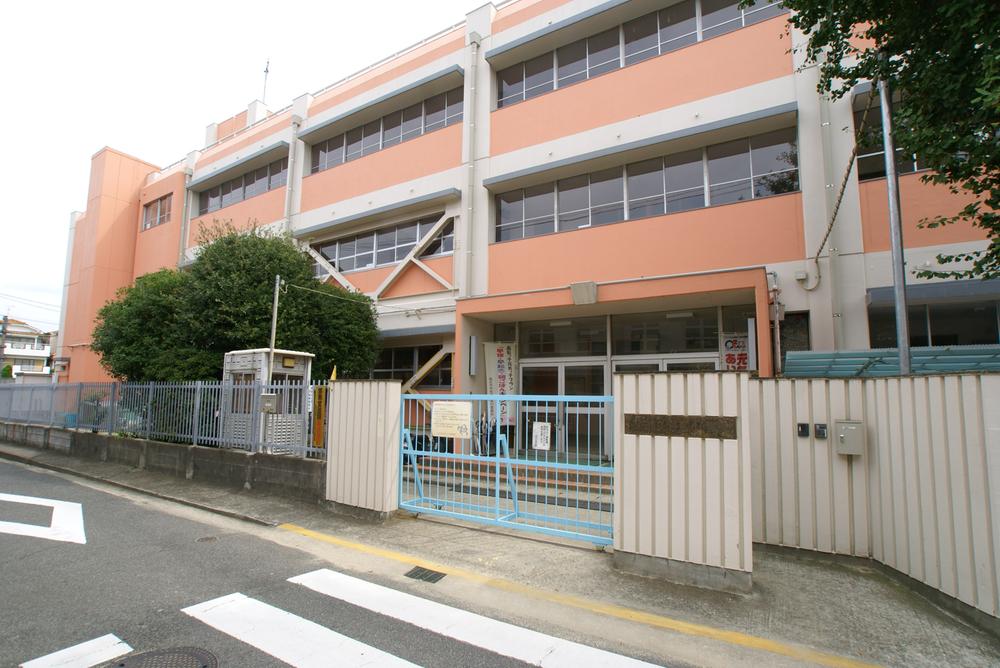 Primary school. Takaishi Municipal robe to elementary school 289m