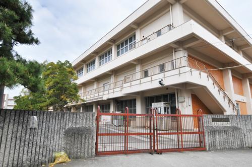 Primary school. Higashihagoromo until elementary school 370m walk 5 minutes