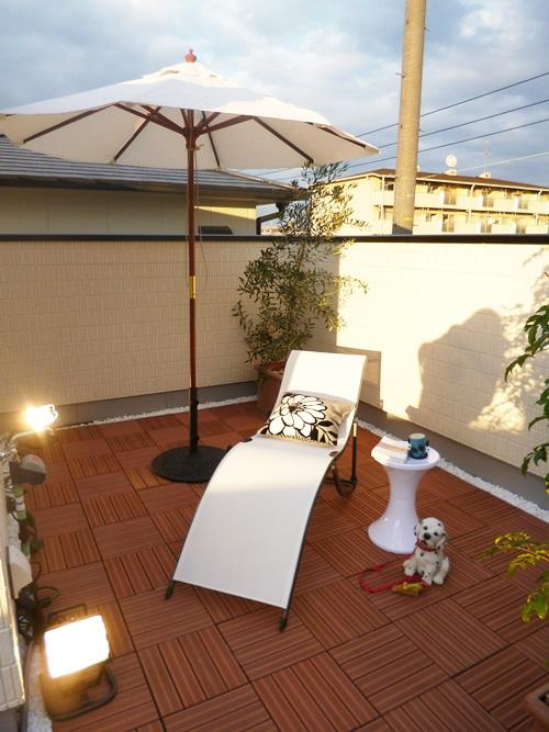 Balcony. Roof space of rest to feel the sun and wind. A home party or tea time. ( ※ Local model house / 2012. November shooting)