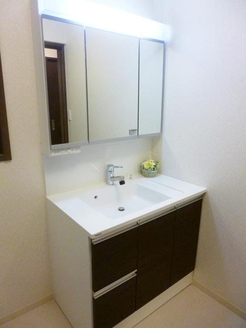 Wash basin, toilet. Powder Room ( ※ Local model house / 2012. November shooting)