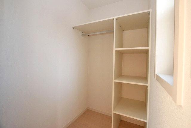 Receipt. Walk-in closet inside