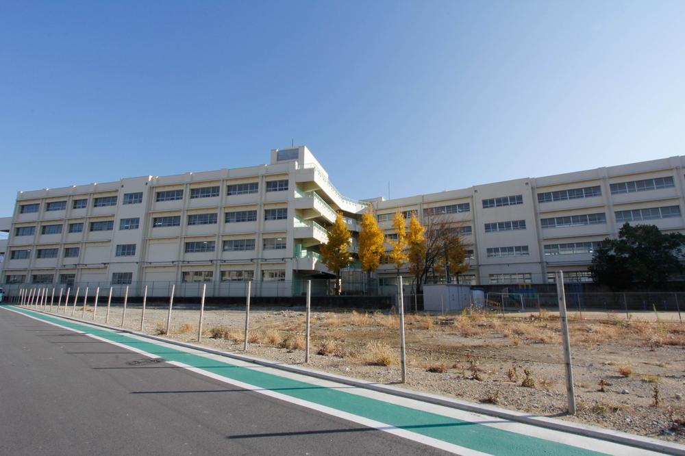 Junior high school. Takaishi Municipal Toriishi until junior high school 880m