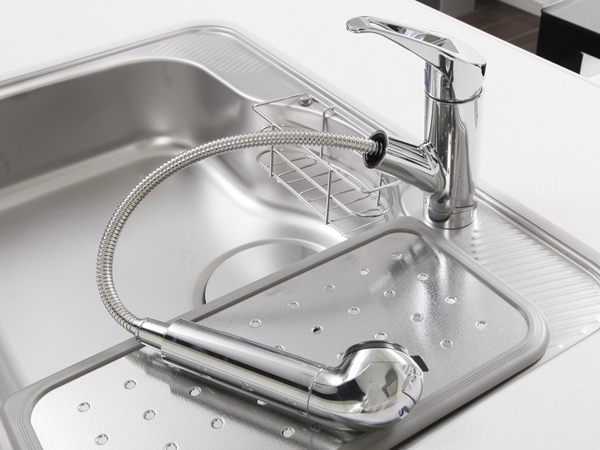 Kitchen.  [Water purifier built-in pull-out faucet] Since the hose is pulled out, Adopt a convenient pull-out faucet to clean the dishes and sink. A built-in water purifier that tasty water can be used ( ※ Cartridges are sold separately. Same specifications)