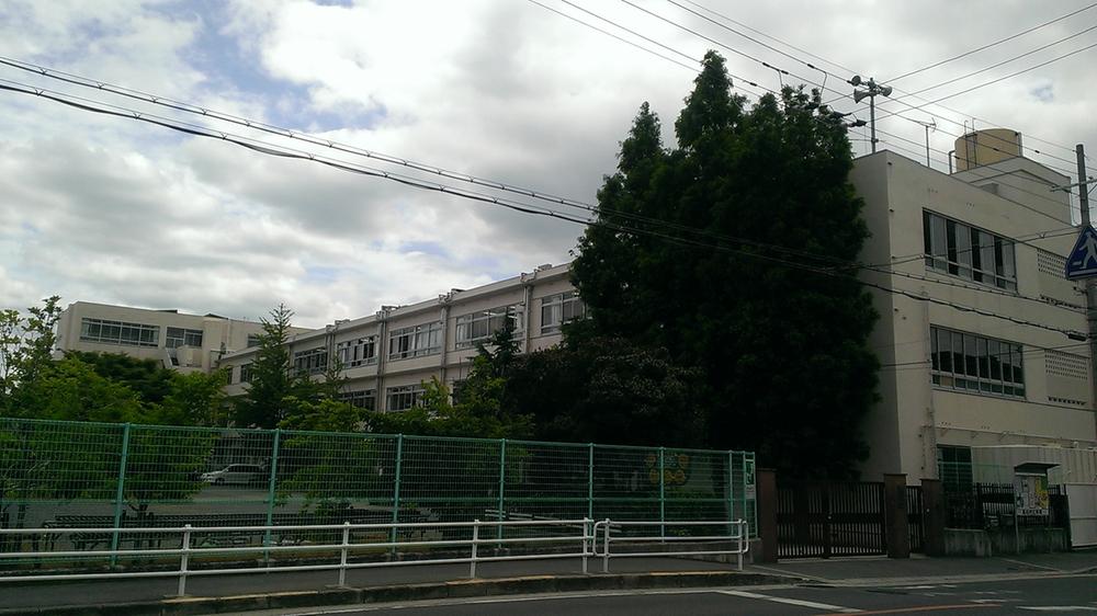 Junior high school. Takaishi City Kominami until junior high school 960m