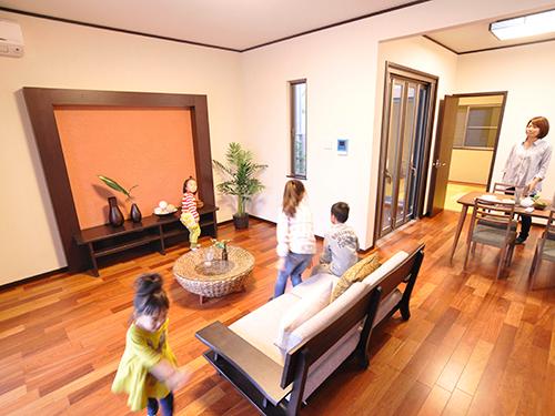 Model house photo. Since LDK of integrated, Wide space, Mom and Pop is also safe because the eye is easily accessible.