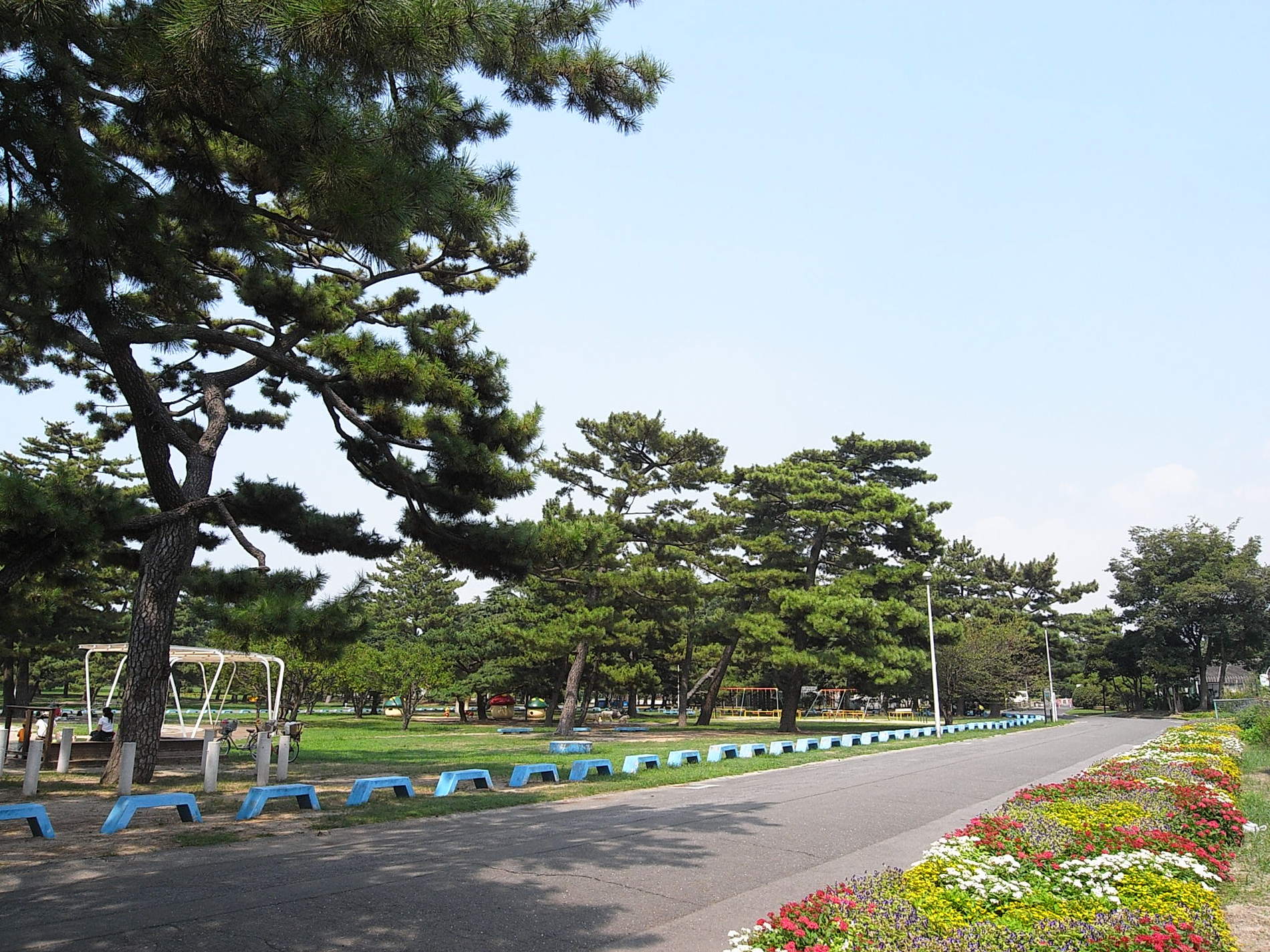 park. Proud of the breadth of 1100m about 48.4ha to Hamaderakoen, Ground ・ Play Square course, Archery range and rose garden, etc., Full can also enjoy facilities