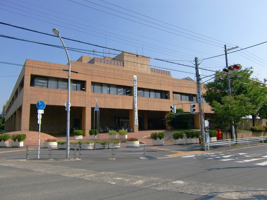 Government office. Takaishi to first Takaishi City Hall After 1300m you moving is complete until the city hall. Transference procedure Ya, Such as day-to-day of the certificate issuance, A great help to be in the near