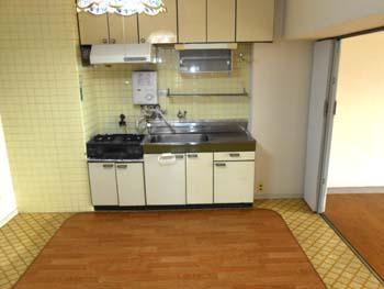 Kitchen. DK (11 May 2013) Shooting By connecting the Western-style, It can also be used as 2LDK.