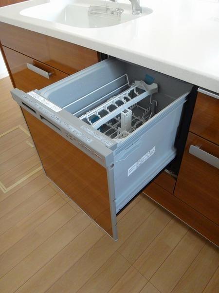 Same specifications photo (kitchen). Support the mom with the dish washing dryer