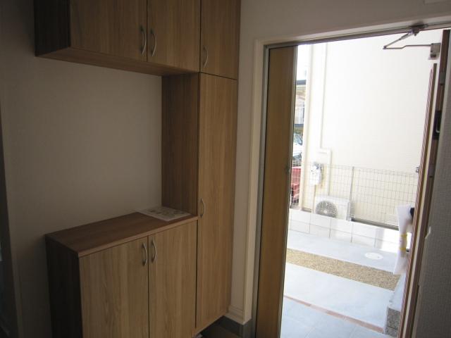 Entrance. Shooting from the room