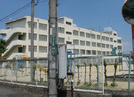 Primary school. 952m to Takatsuki Municipal Akaoji Elementary School