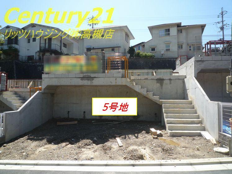 Local photos, including front road. No. 5 areas