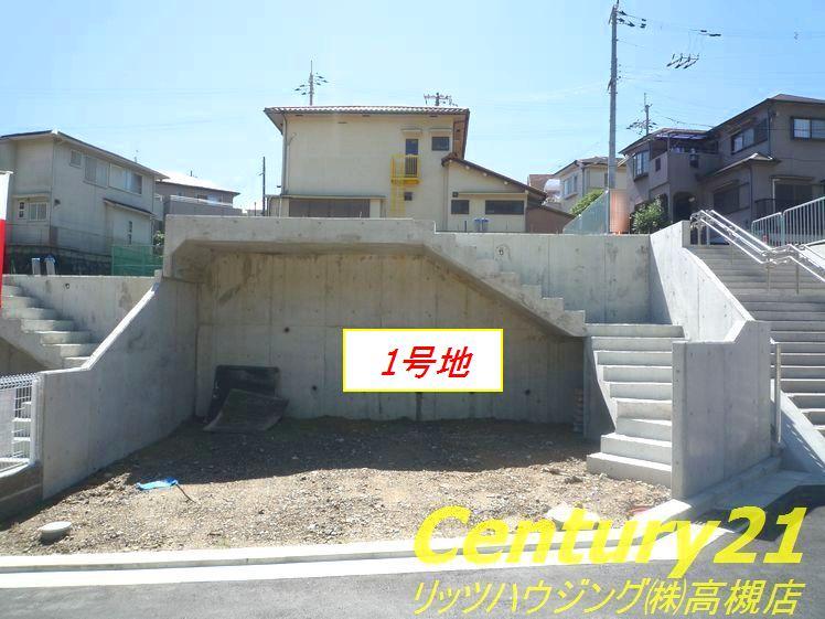 Local photos, including front road. No. 1 destination