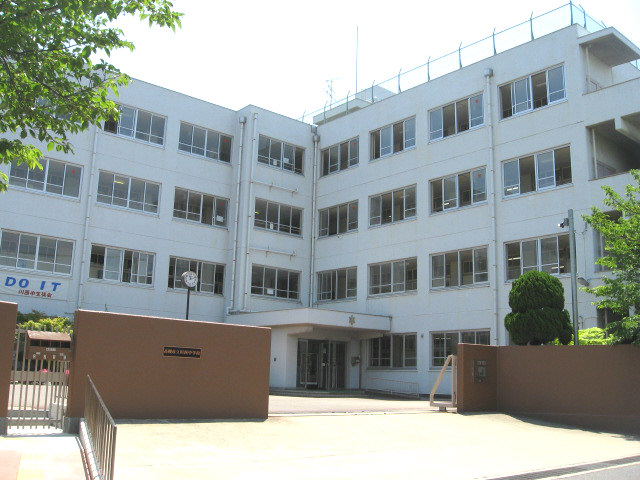 Junior high school. 1000m to Kawanishi junior high school (junior high school)