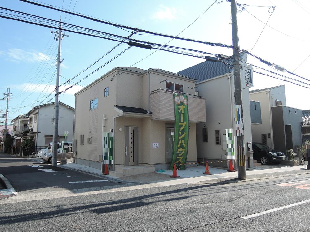 Local appearance photo. Local (11 May 2013) Shooting