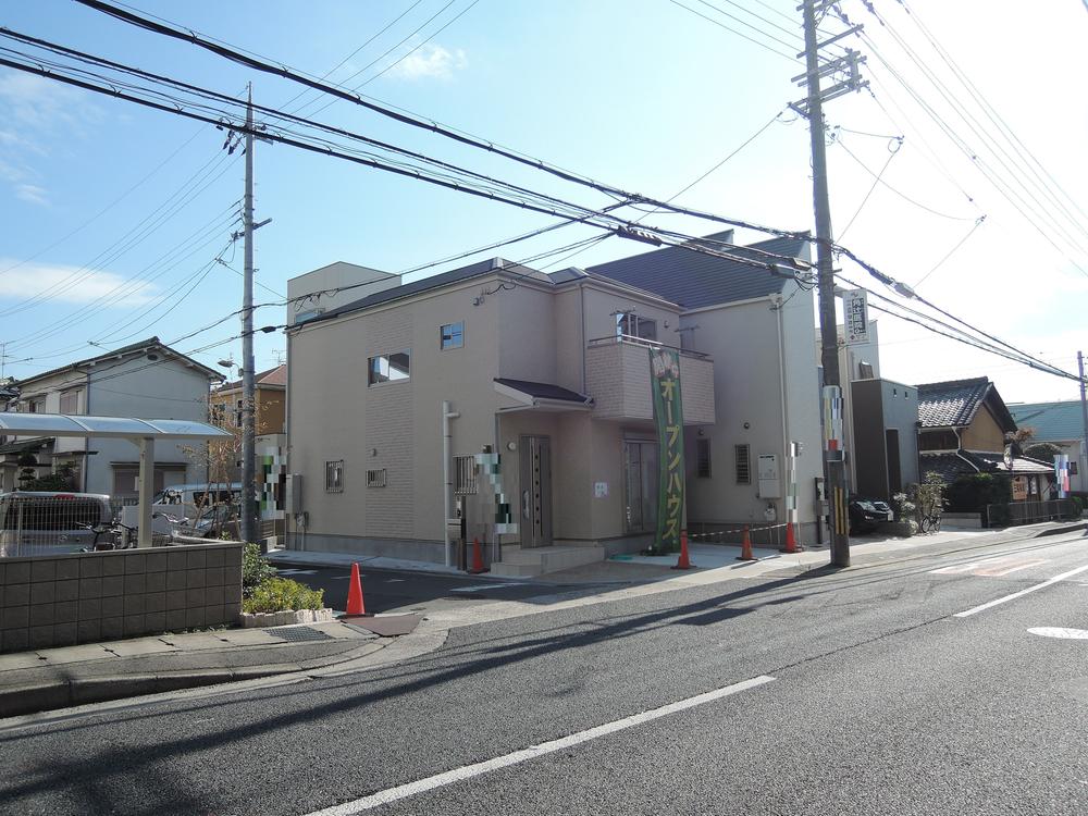 Local appearance photo. Local (11 May 2013) Shooting