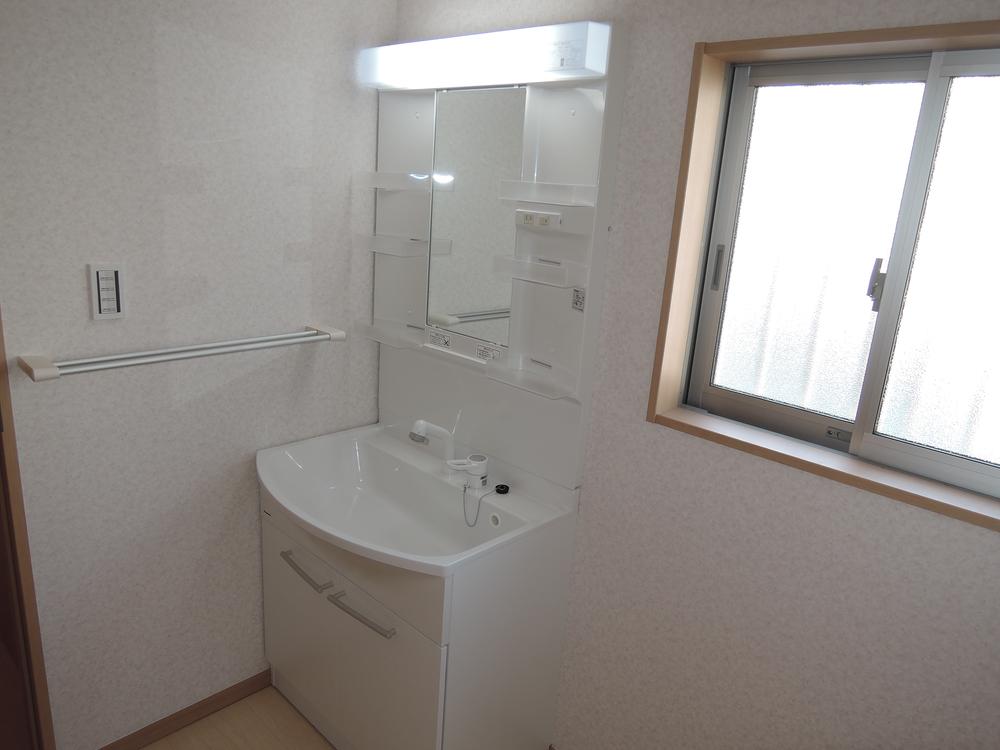 Wash basin, toilet. Indoor (11 May 2013) Shooting