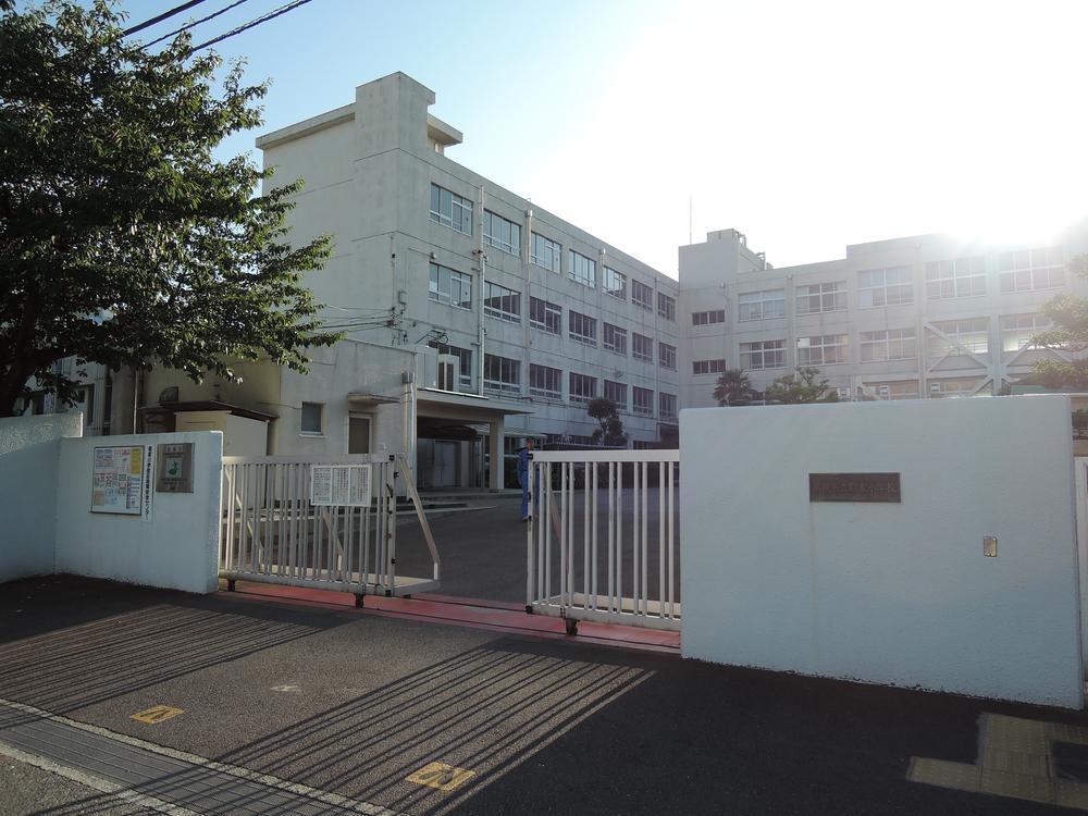 Primary school. 1002m to Takatsuki Tatsugun house elementary school