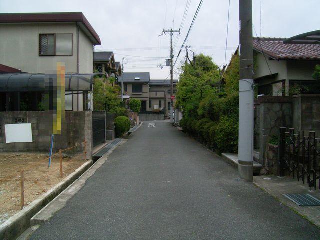 Local photos, including front road. Frontal road