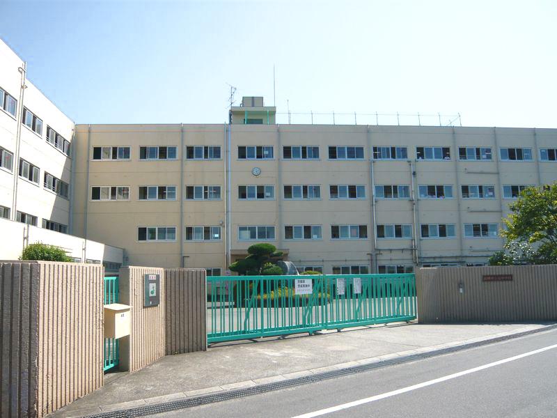 Junior high school. 1696m to Takatsuki Tatsukanmuri junior high school