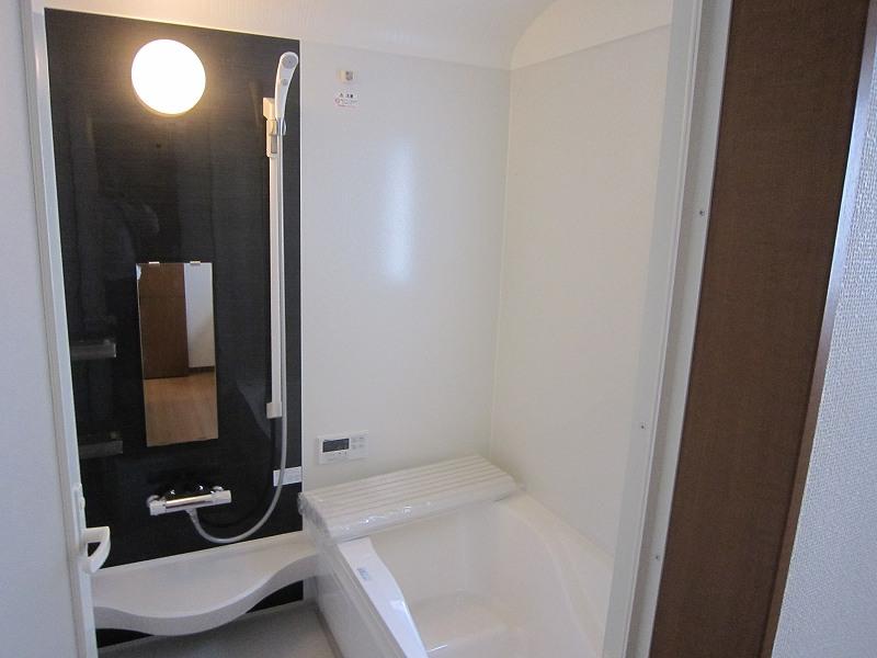 Same specifications photo (bathroom). It is the same specification properties per under construction