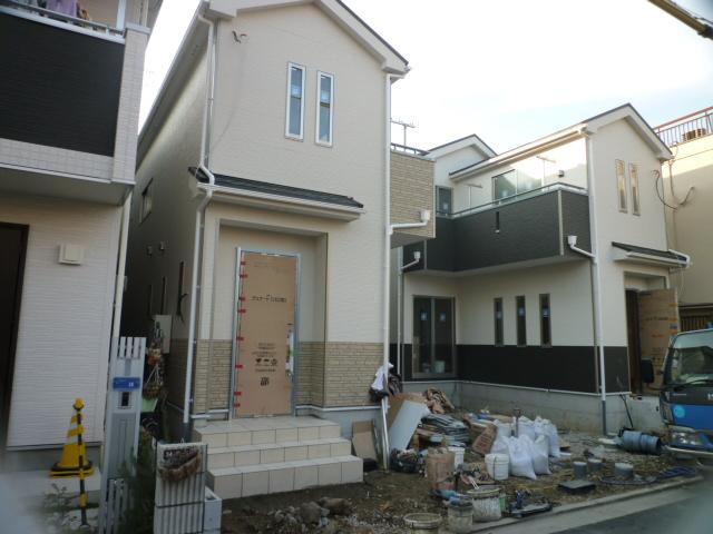 Local appearance photo. Local (12 May 2013) Shooting