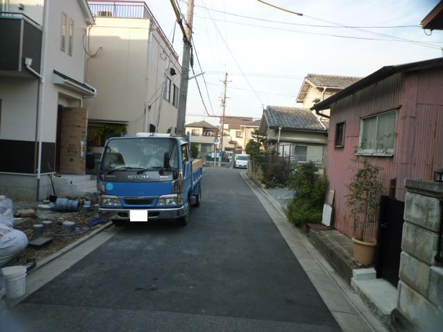 Local photos, including front road. Local (12 May 2013) Shooting