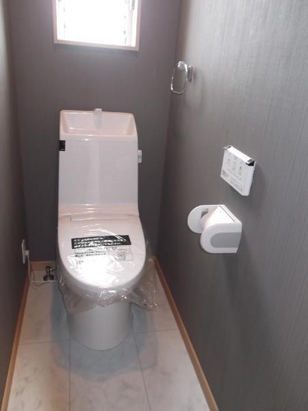 Toilet. Local (11 May 2013) Shooting