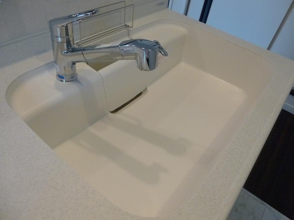 Kitchen. Clean sink (water purifier built-in)