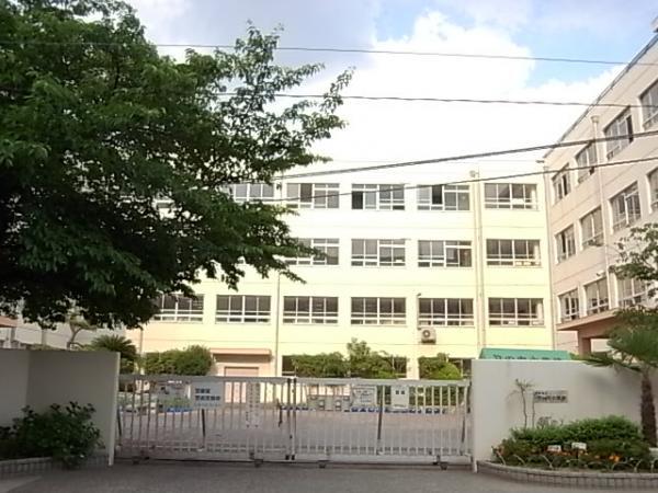 Primary school. Takenouchi until elementary school 542m