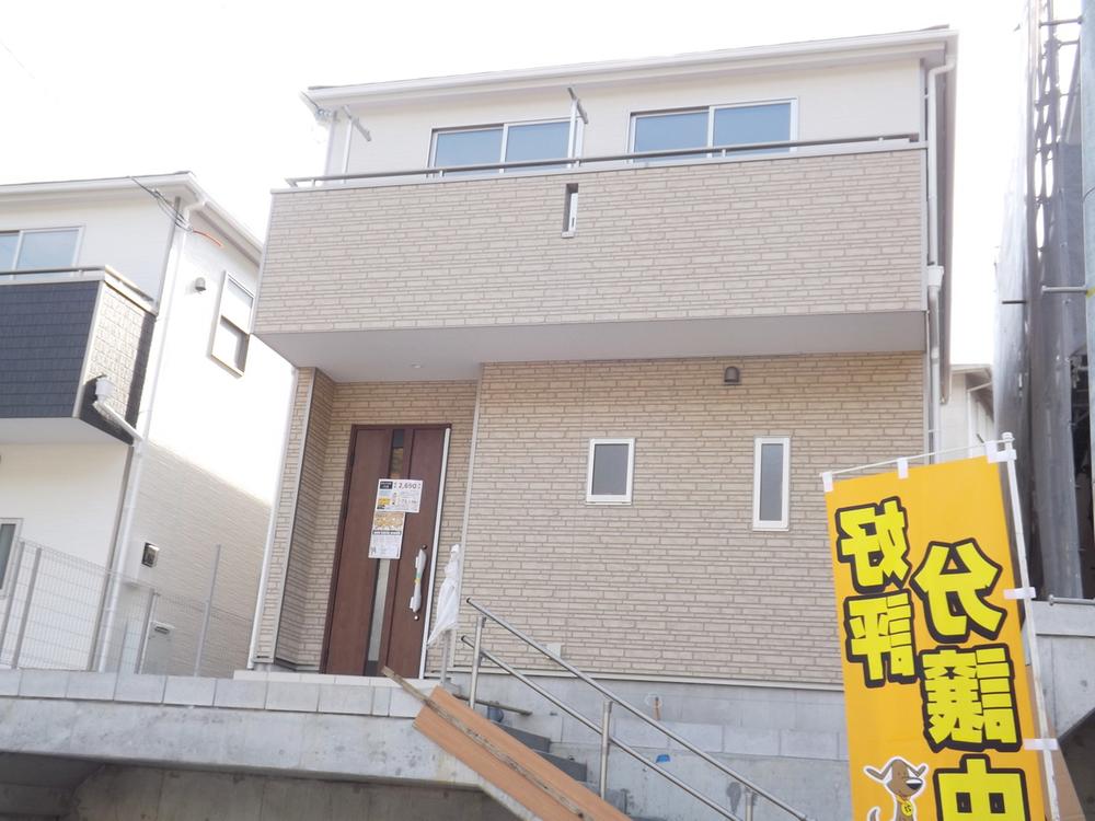 Local appearance photo. Garden with space parking two or more possible open house held in! !