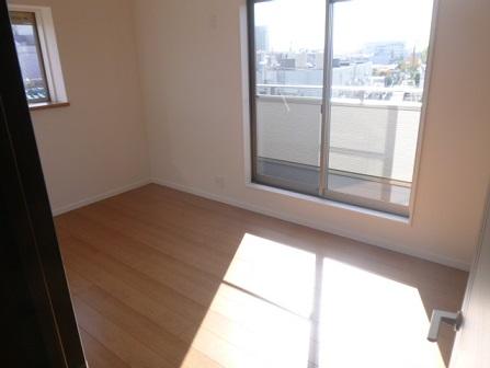 Non-living room. Ensure the whole room two-sided lighting! There is a south-facing balcony 2 places, Sunshine of the sun is a lot pours warm house ◎