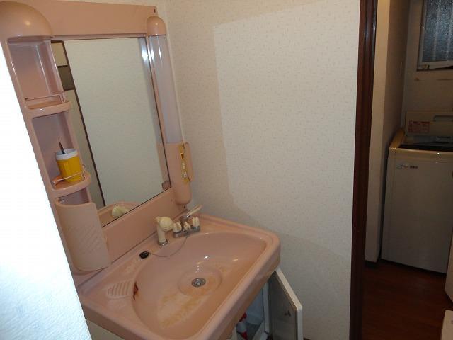 Wash basin, toilet