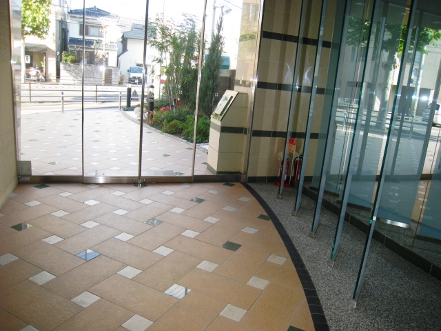 lobby. ● condominium entrance inside ●