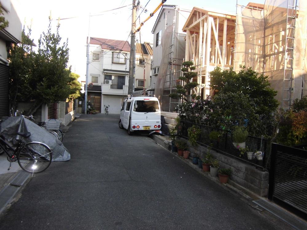 Local photos, including front road. Local (12 May 2013) Shooting