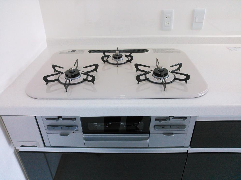 Kitchen. Spread stove