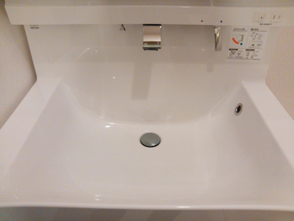 Wash basin, toilet. Wash basin of simple design