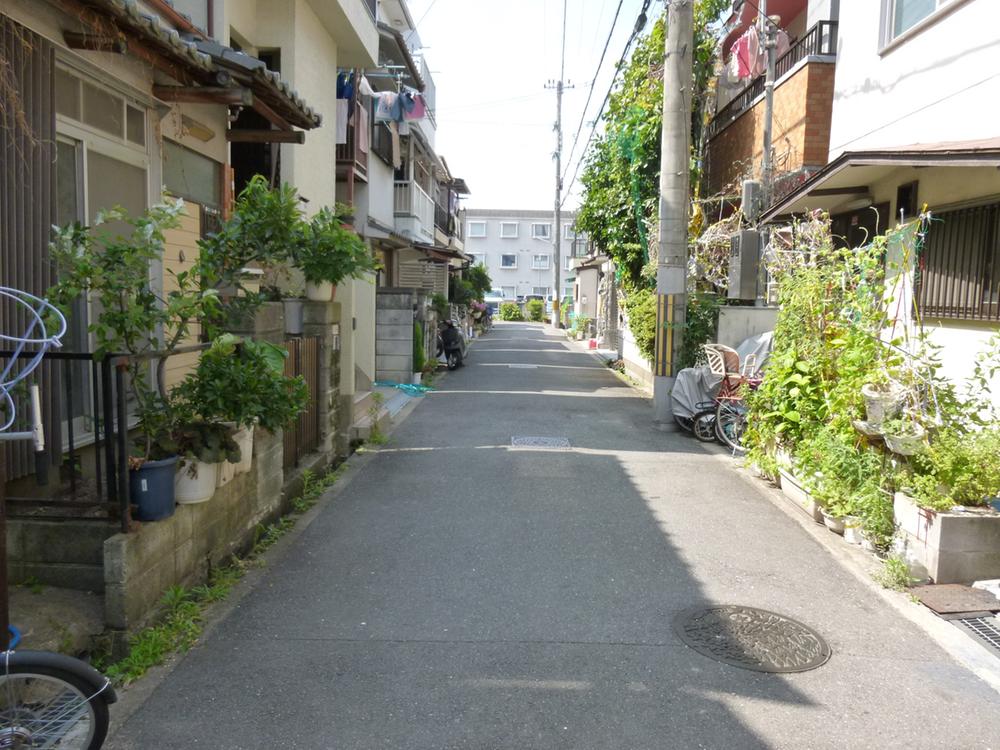 Local photos, including front road. Frontal road