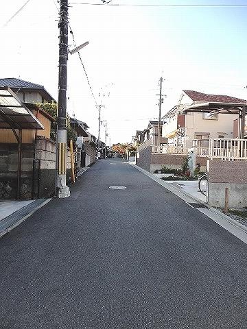 Local photos, including front road. Frontal road