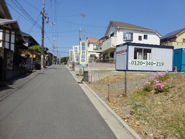 Local photos, including front road. Frontal road