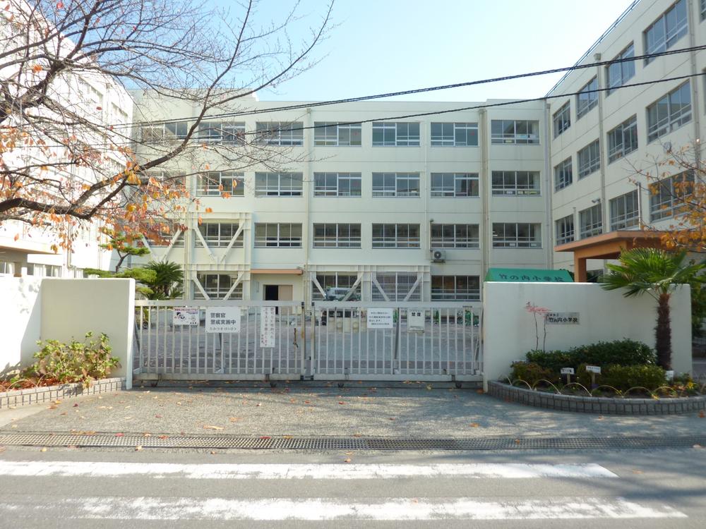 Primary school. 590m to Takatsuki Municipal Takenouchi Elementary School