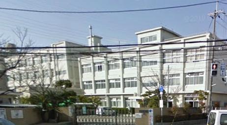 Primary school. 1211m to Takatsuki Municipal Goryo Elementary School