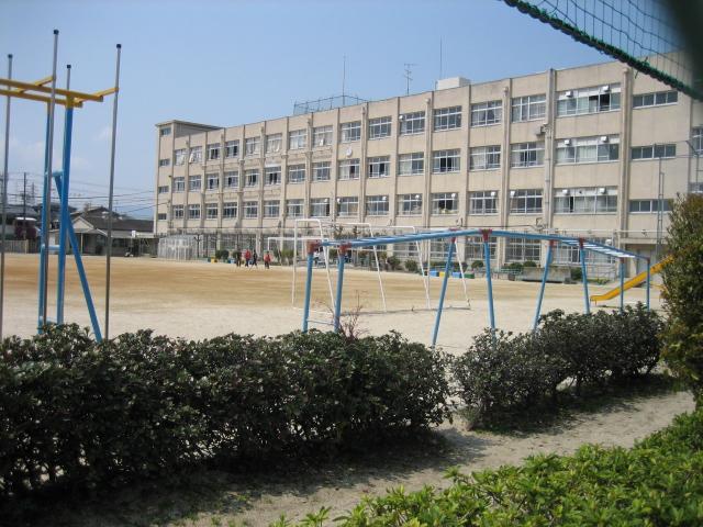 Primary school. 377m to Takatsuki Tatsunishi Daikan Elementary School