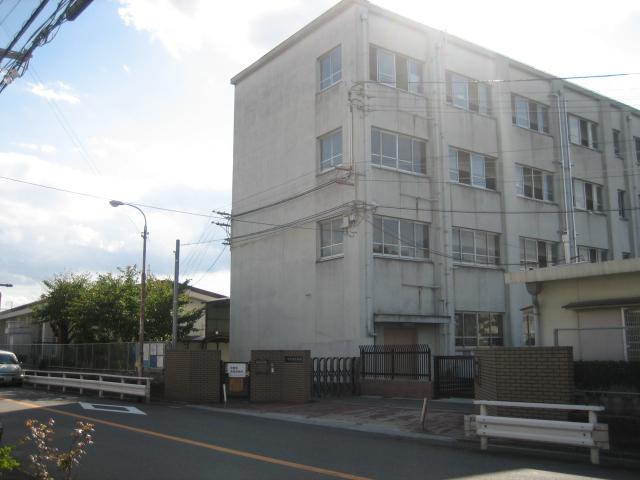 Junior high school. 1180m to Takatsuki Municipal sixth junior high school